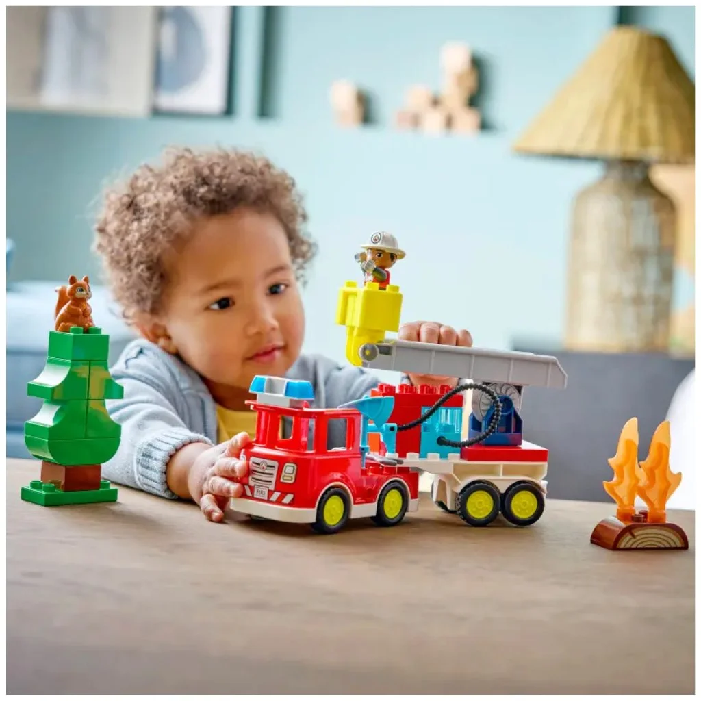 LEGO® DUPLO®: Tűzoltóautó tömlővel és tűzoltóval (10473) kép 4