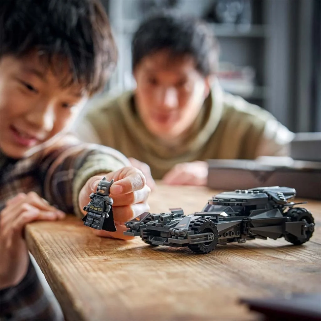 LEGO® Marvel: Batman Superman ellen™: Batmobile™ (76331) kép 6