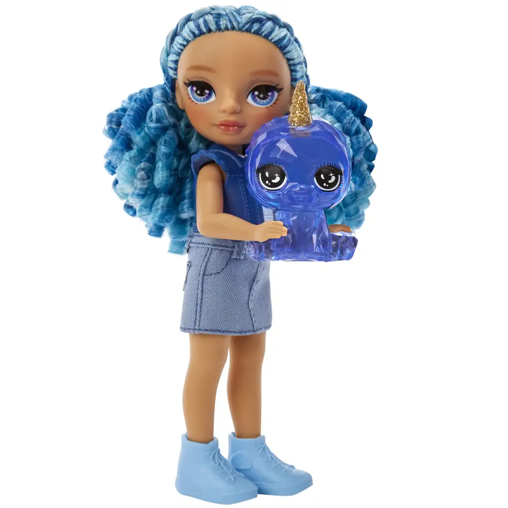 Rainbow High: Sapphire kistesó baba kiegészítőkkel kép 3