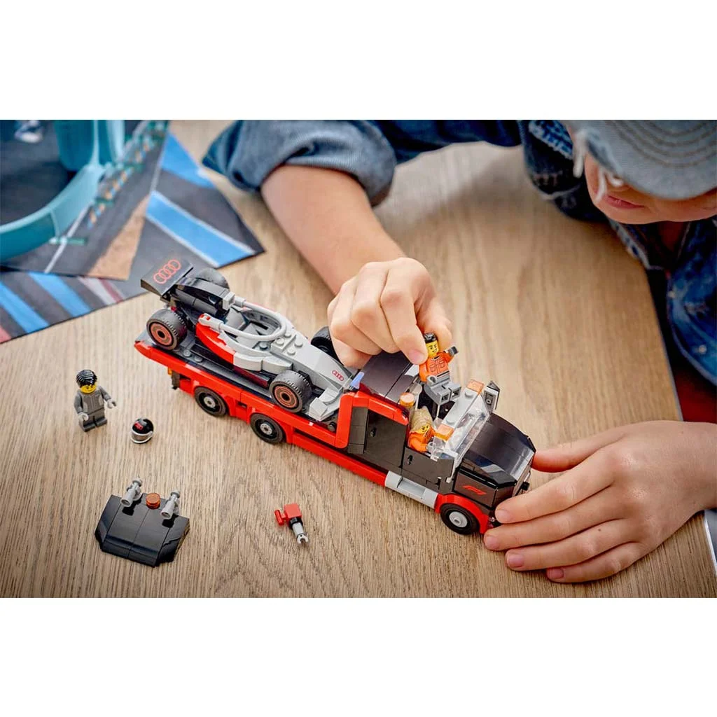 LEGO® City: F1®-es kamion egy F1®-es Audi versenyautóval (60493) kép 6