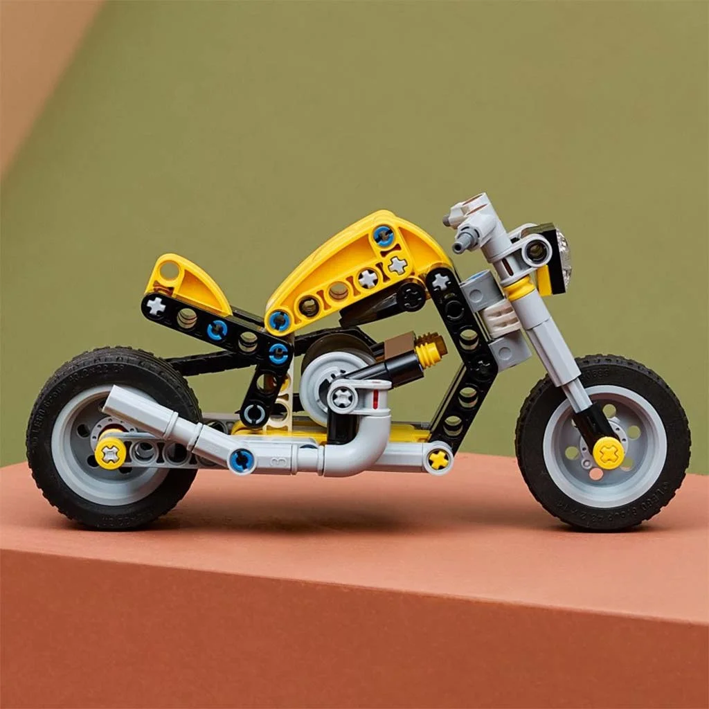 LEGO® Technic: Sárga motorkerékpár (42225) kép 5
