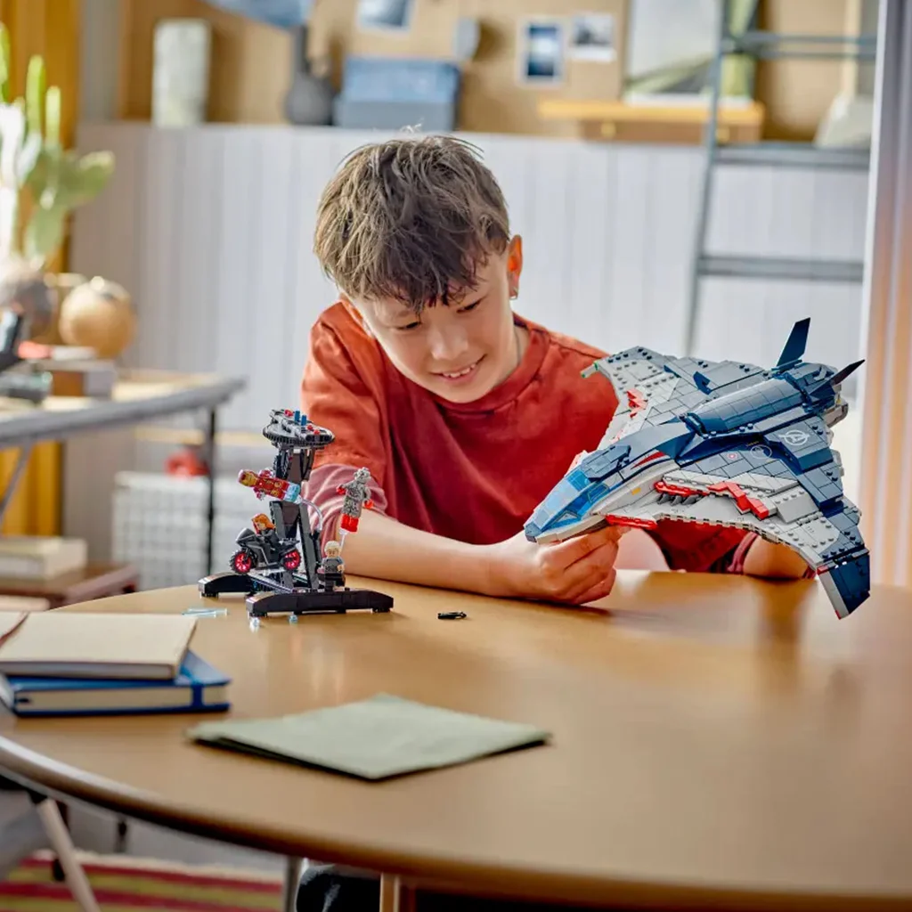 LEGO® Marvel: Bosszúállók: Ultron kora Quinjet (76325) kép 5