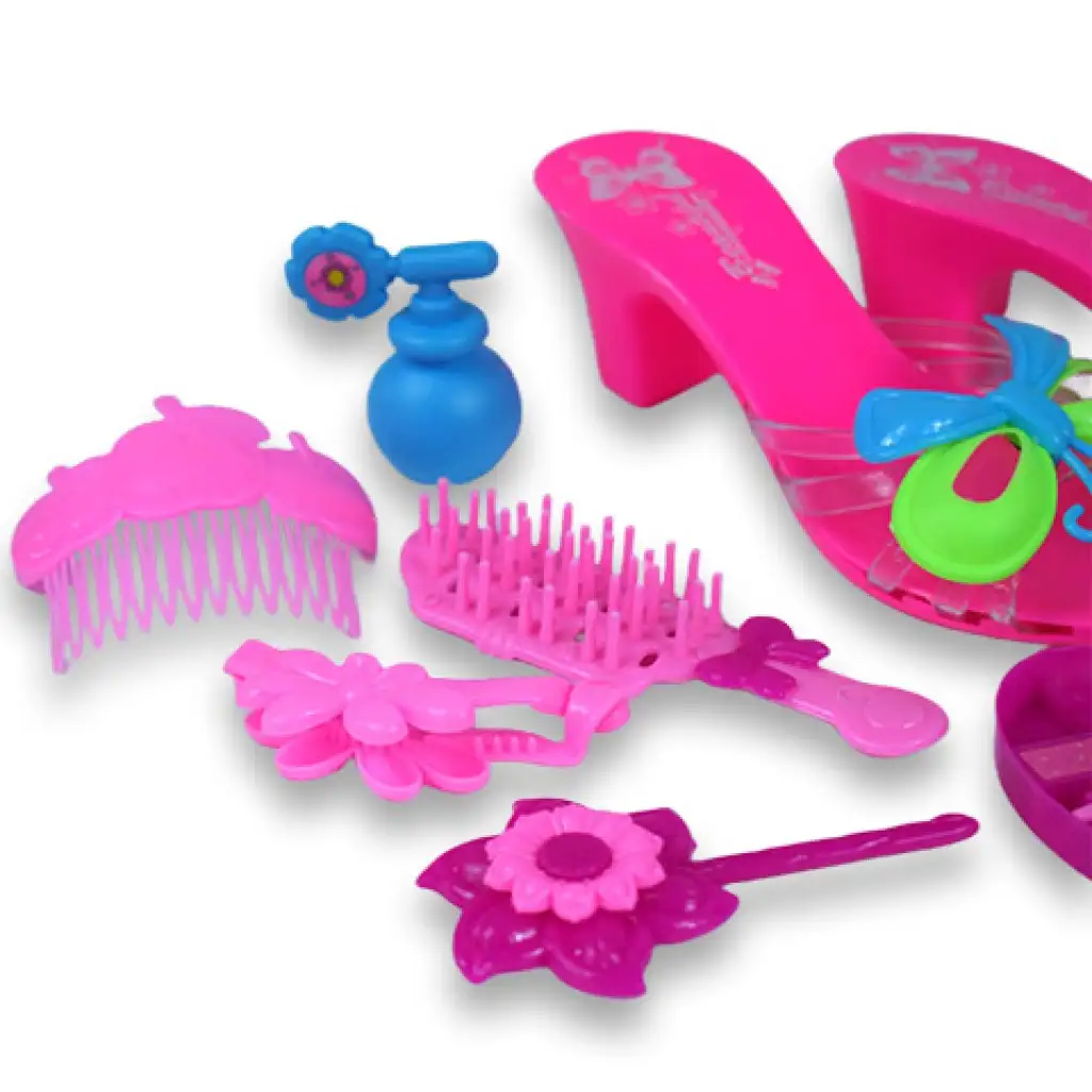 Szépségszett cipővel, sminkkel és fodrász kellékekkel táskában kép 4