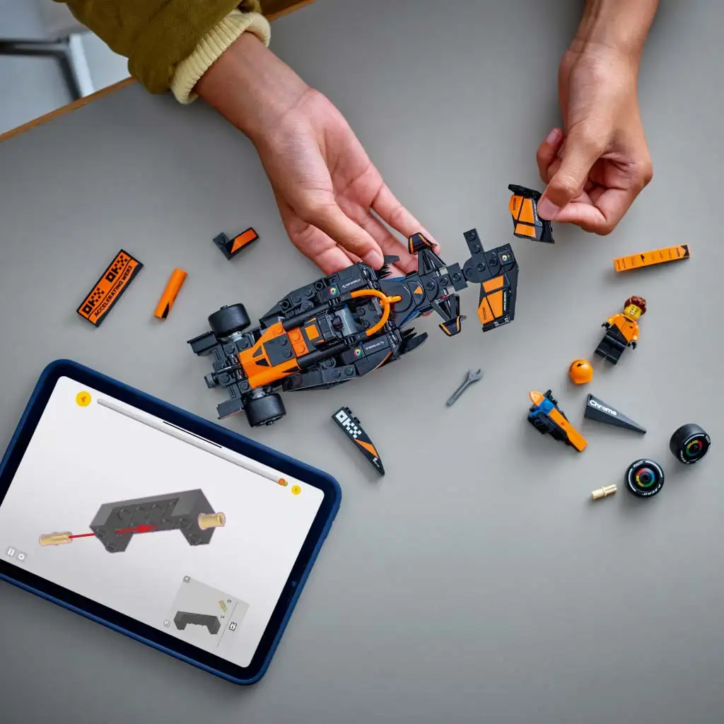 LEGO® Speed Champions: McLaren F1® Team MCL38 versenyautó (77251) kép 3