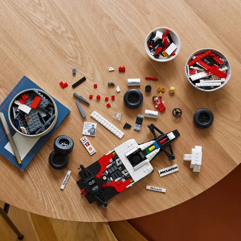 LEGO® Icons: McLaren MP4/4 és Ayrton Senna (10330) kép 6