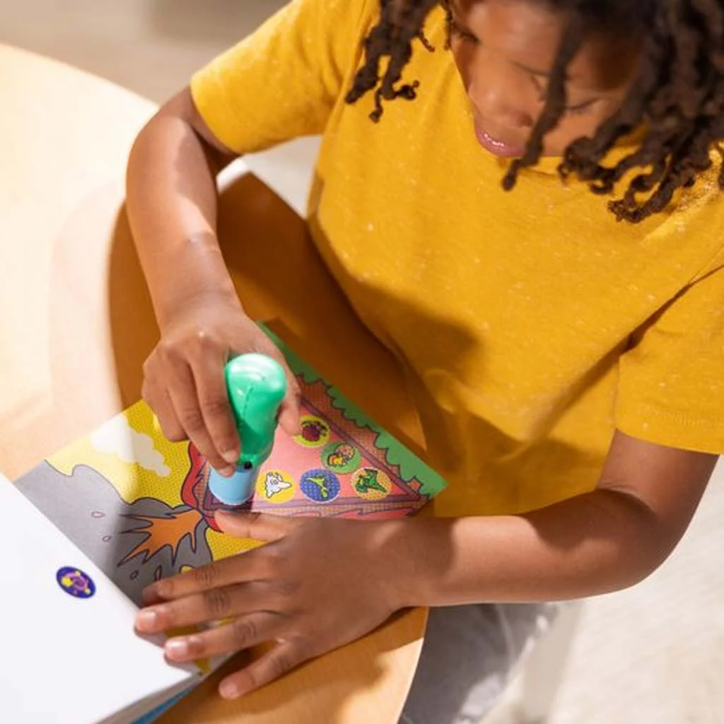 Melissa&Doug: Sticker WOW! Matrica pecsételő – Dinó – Spin Master kép 3