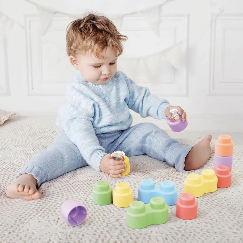 Quercetti: Momy Soft 18 db-os puha csörgős építőkocka szett kép 4