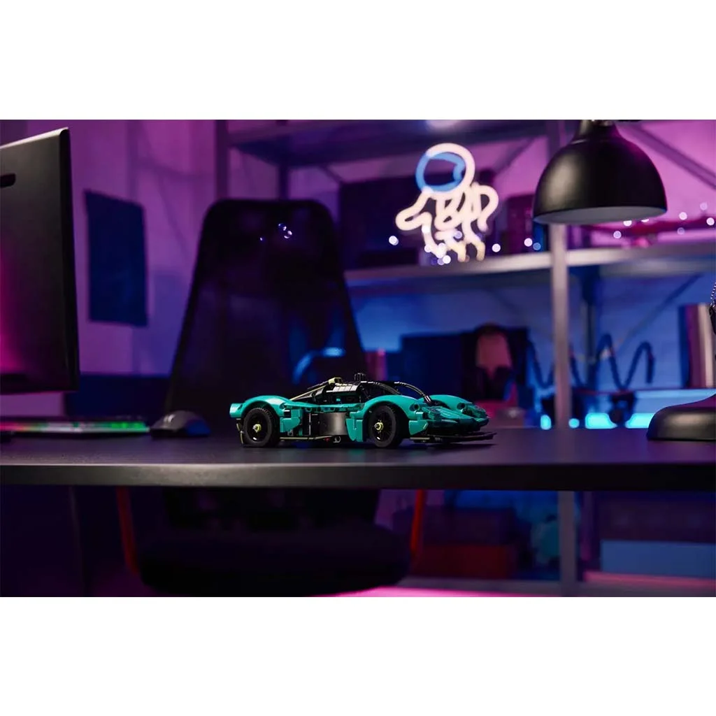 LEGO® Technic: Aston Martin Valkyrie (42208) kép 8