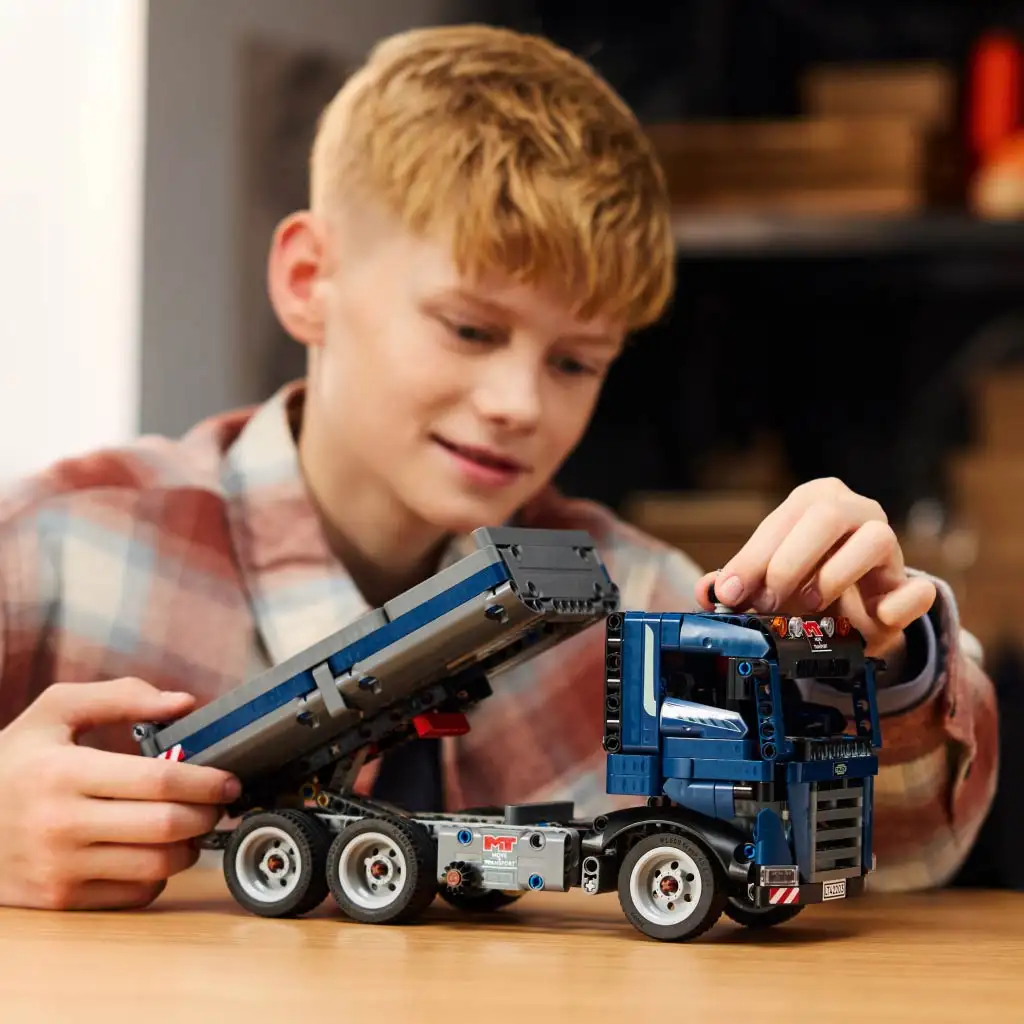 LEGO® Technic: Billenőplatós teherautó (42203) kép 4