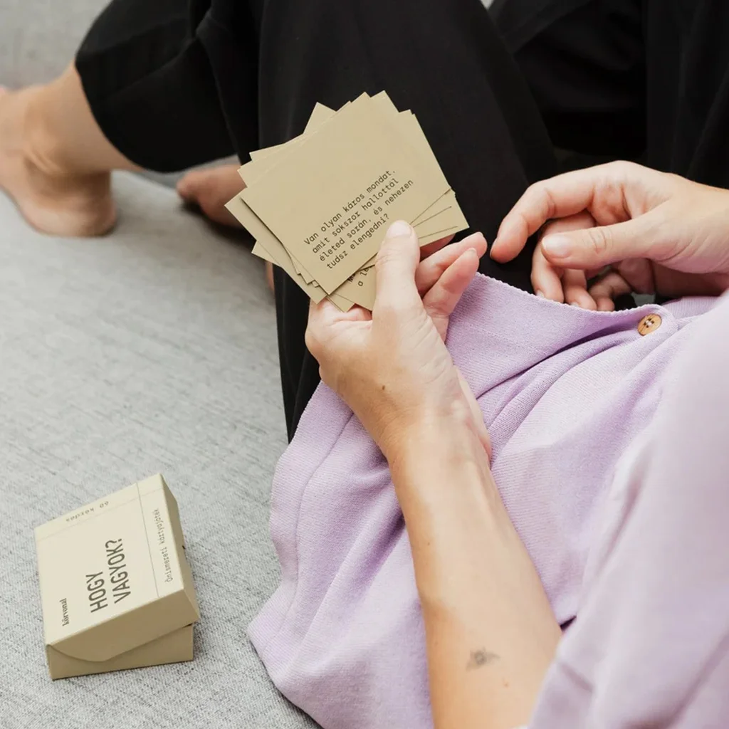 Körvonal: hogy vagyok? — önismereti kártyajáték kép 3