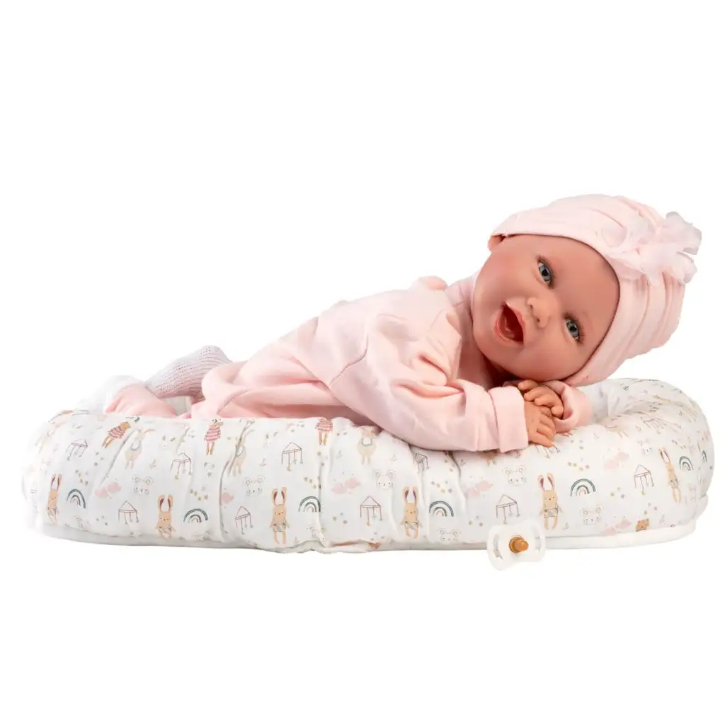 Llorens: Mimi 42cm-es mosolygós baba cumival és babafészekkel kép 2