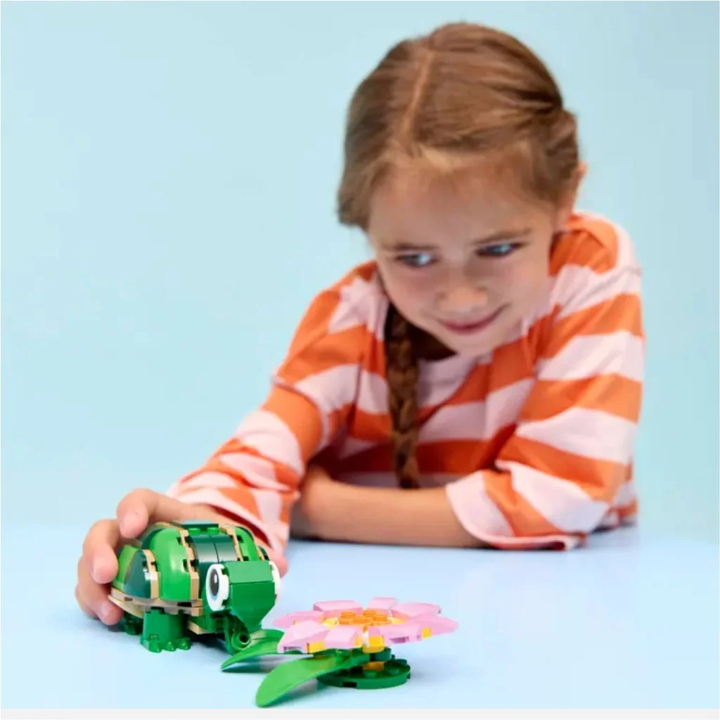 LEGO® Creator: Teknős egy vízililiom-virággal (31377) kép 5