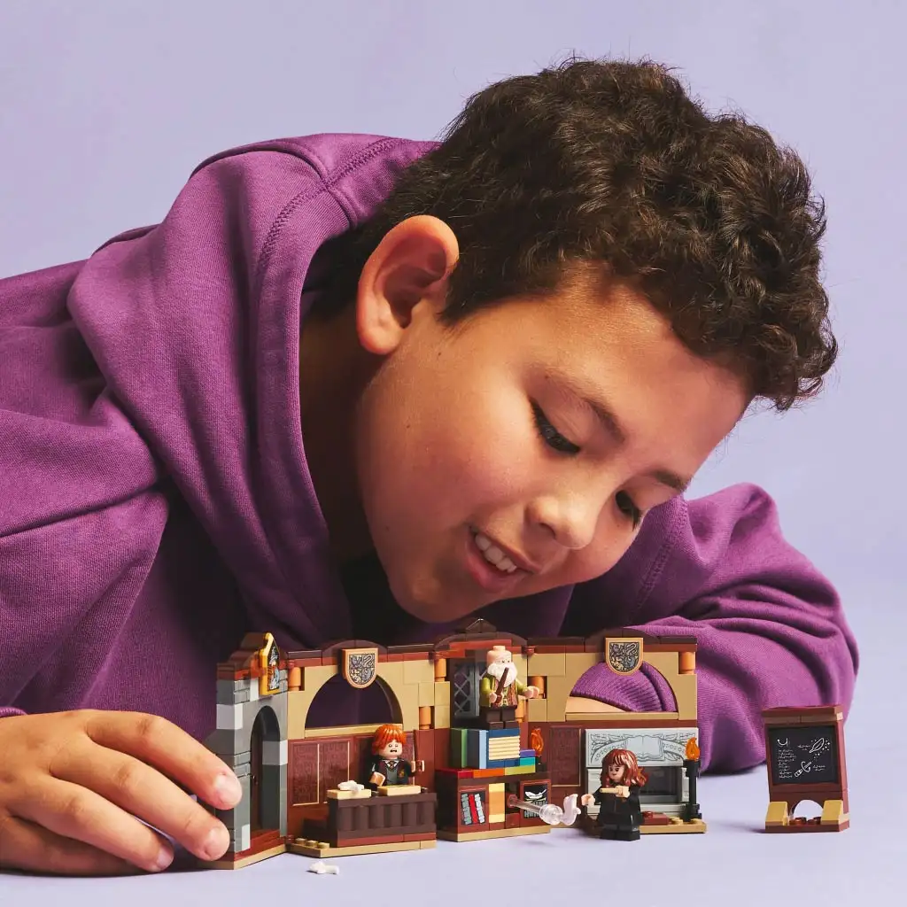 LEGO® Harry Potter: Roxfort™ kastély - Bűbájtanóra (76442) kép 3