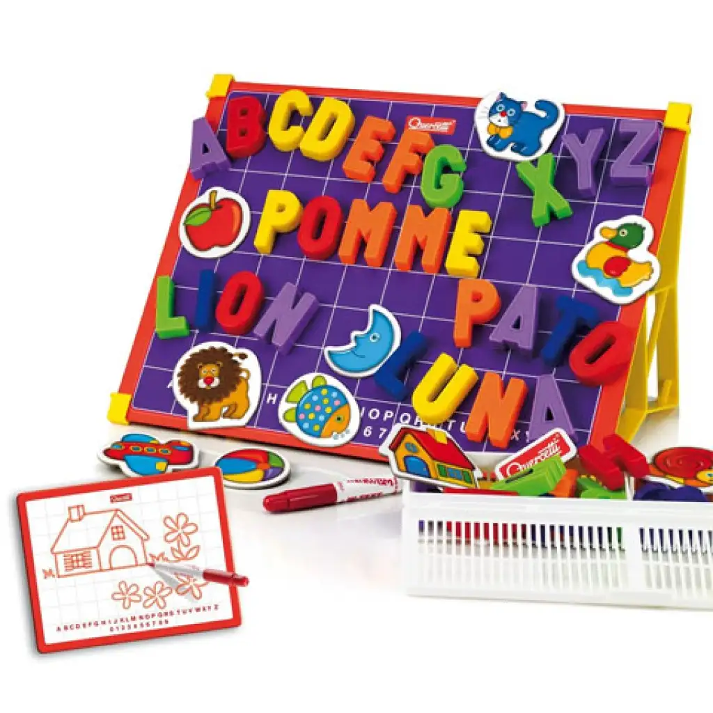 Quercetti: Mágneses tábla nagybetükkel 48 db-os + tartó kép 2