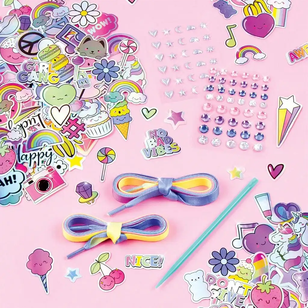 Make It Real: Sticker Chic Cipődíszítés - A szivárványos út divatja kép 3