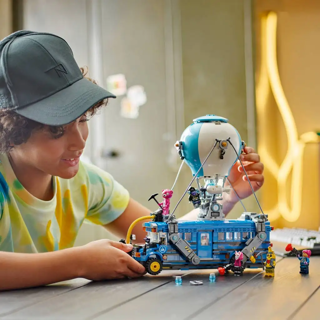 LEGO® Fortnite: Battle Bus (77073) kép 3