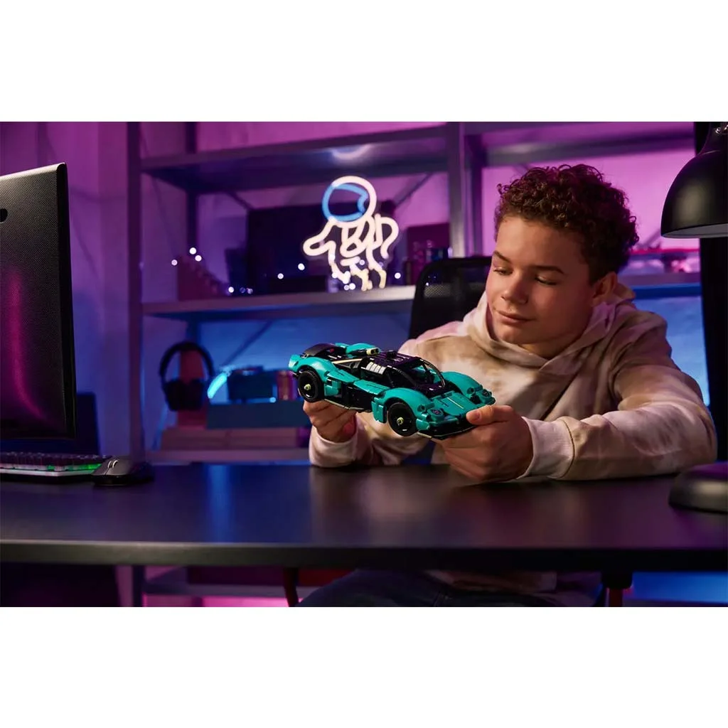 LEGO® Technic: Aston Martin Valkyrie (42208) kép 7