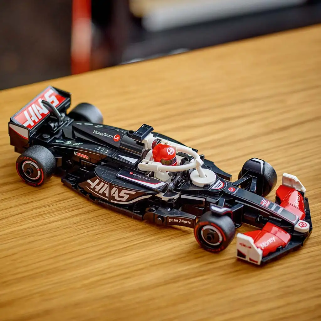 LEGO® Speed Champions: MoneyGram Haas F1® Team VF-24 versenyautó (77250) kép 3