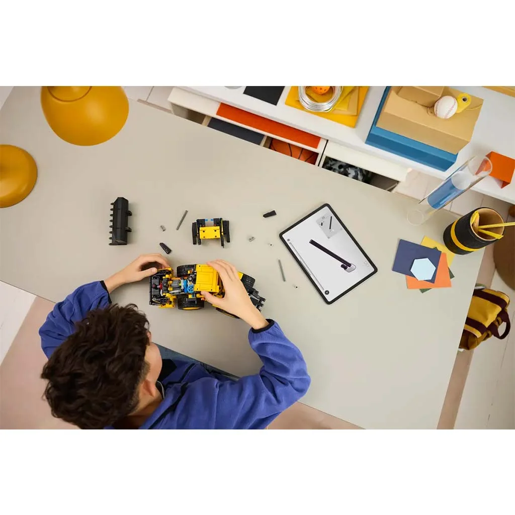 LEGO® Technic: Volvo L120 Electric kerekes rakodógép (42209) kép 8