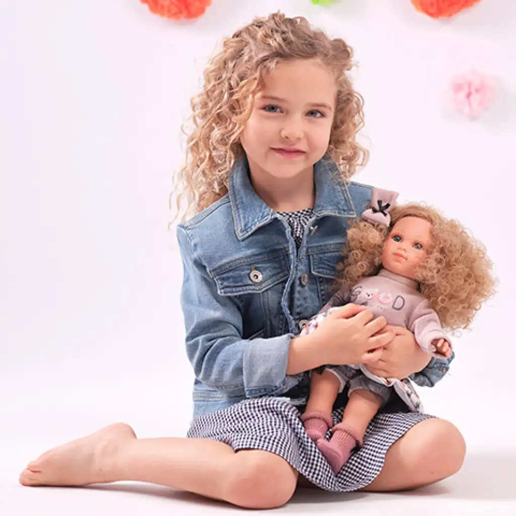 Llorens: Elena baba tüllös virágos ruhában, göndör szőke hajjal 35cm kép 4