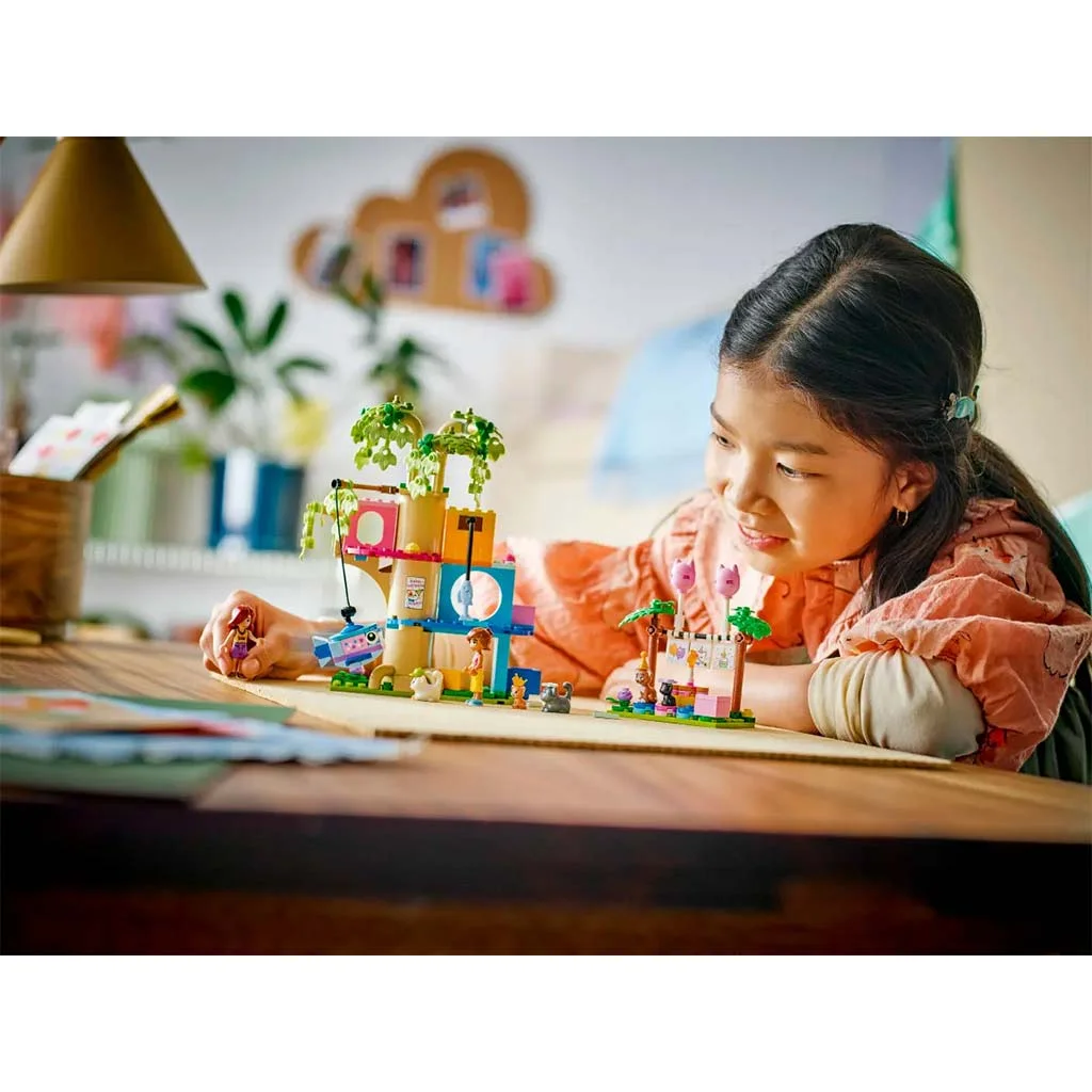 LEGO® Friends: Születésnapi cicazsúr és lombház cicáknak (42666) kép 7