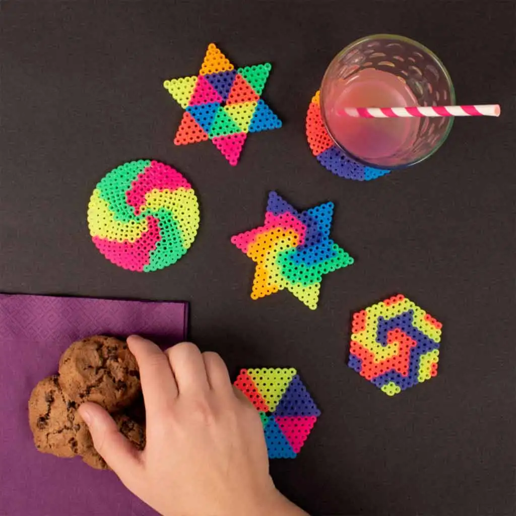 PlayBox: 5mm-es MIDI neon színű vasalható gyöngyök vödörben 20.000db-os csomag kép 3