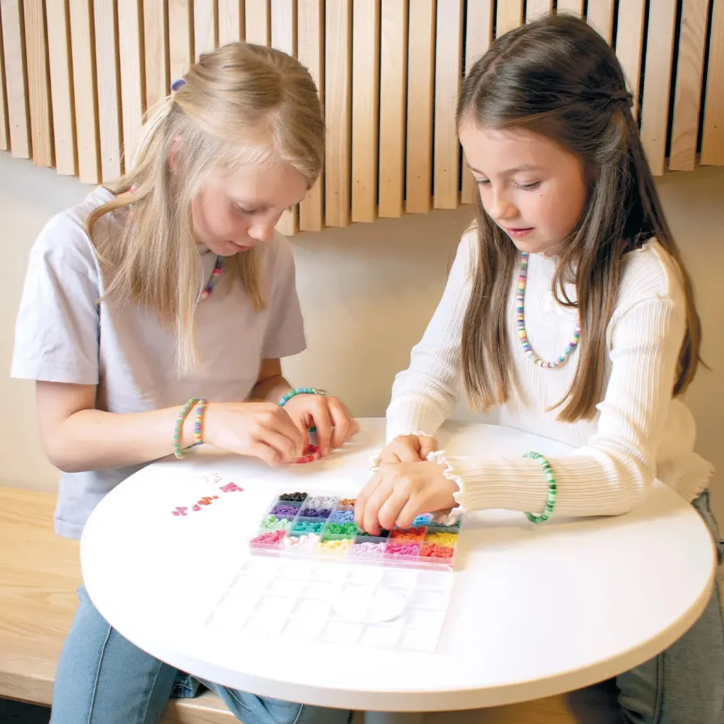 PlayBox: Heishi fűzhető gyöngyök tárolódobozban 3500db-os szett kép 3