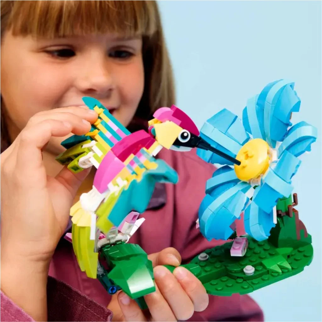 LEGO® Creator: Vadállatok: Színpompás kolibri (31384) kép 5