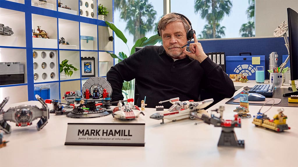 Mark Hamill megosztja a LEGO SMART játék iránti szeretetét a gyerekekkel