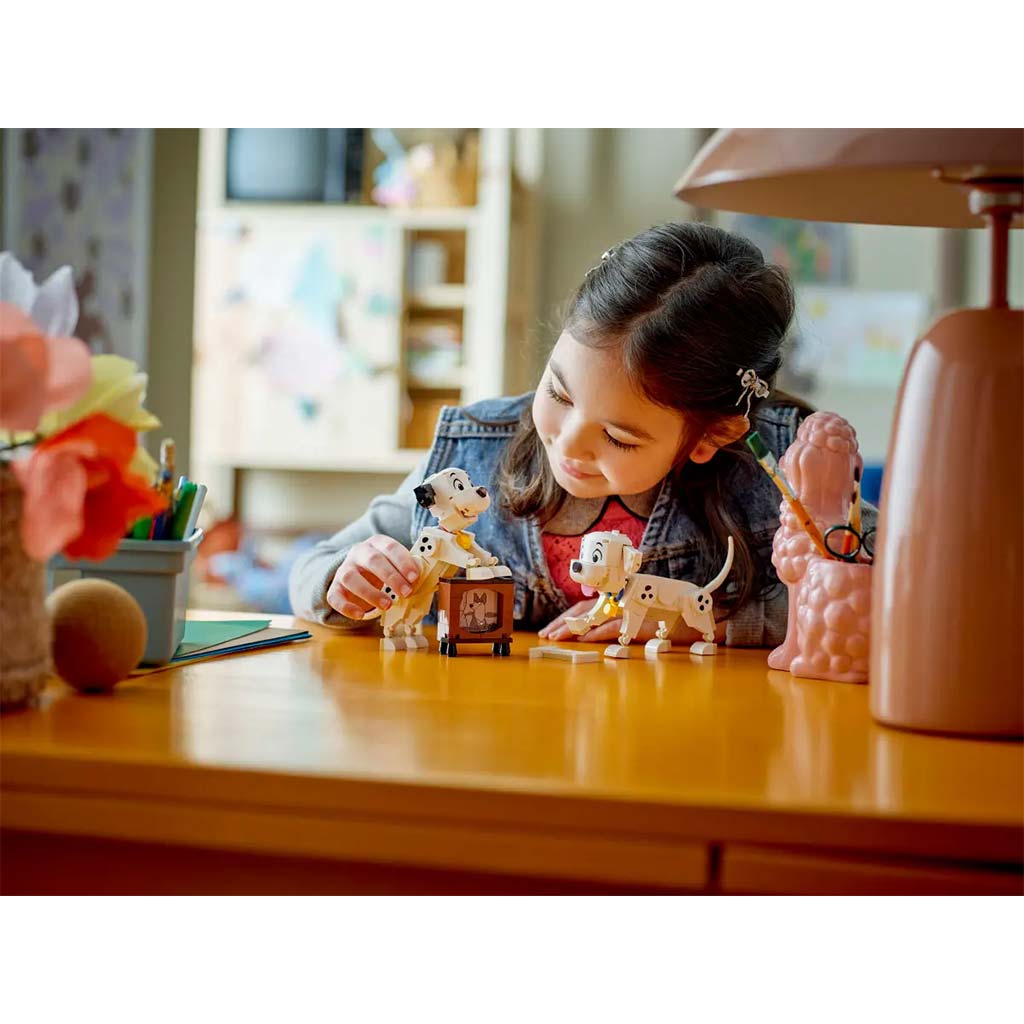 LEGO® Disney: 101 kiskutya: Kuksi és Pelyhes dalmatakölykök (43271) kép 5