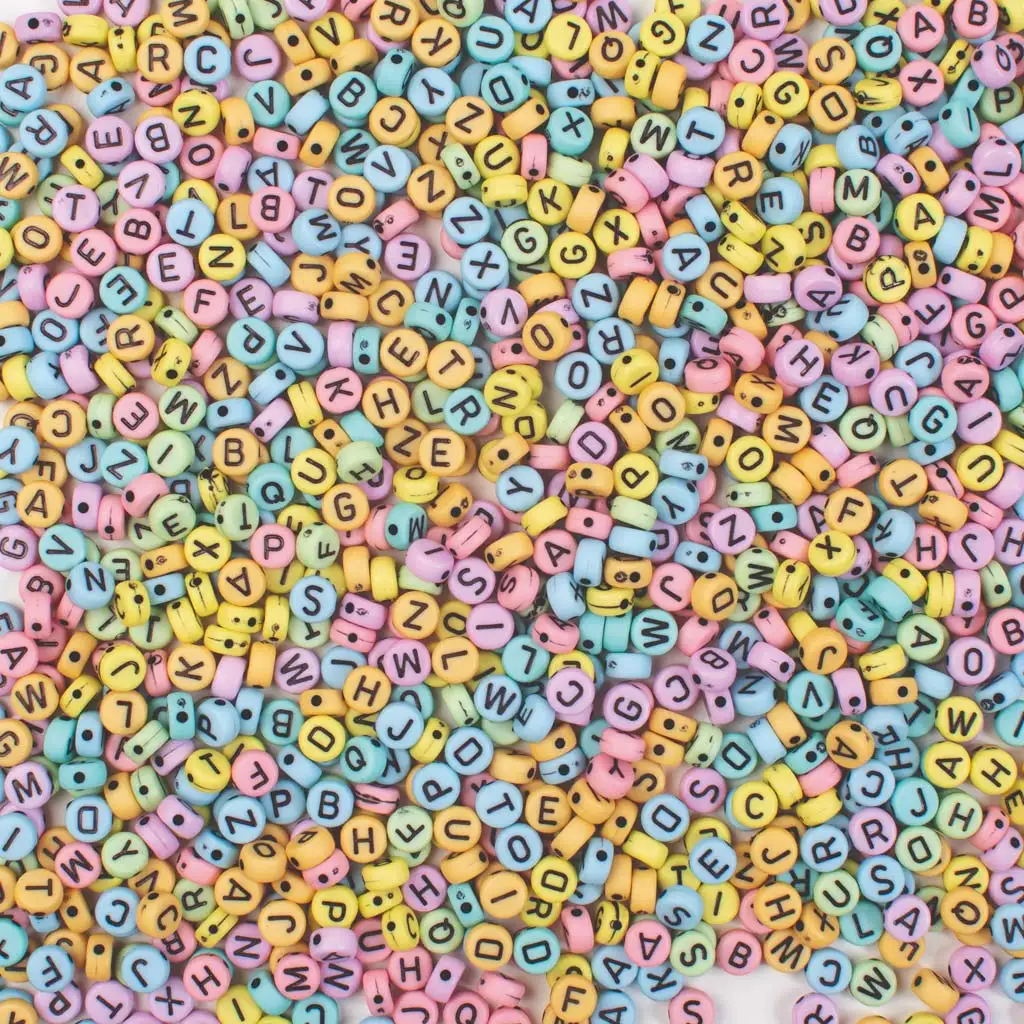 PlayBox: Pasztell színű betűs gyöngy szett 750db-os