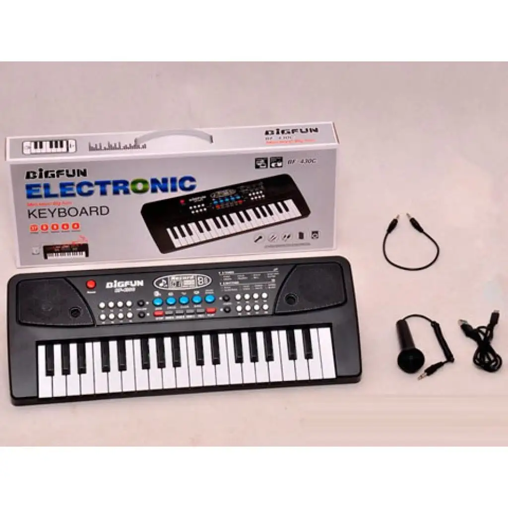 37 billentyűs szintetizátor mikrofonnal