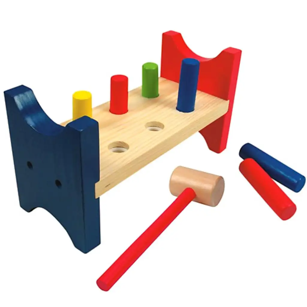 Fa kisasztal kalapáccsal kép 1