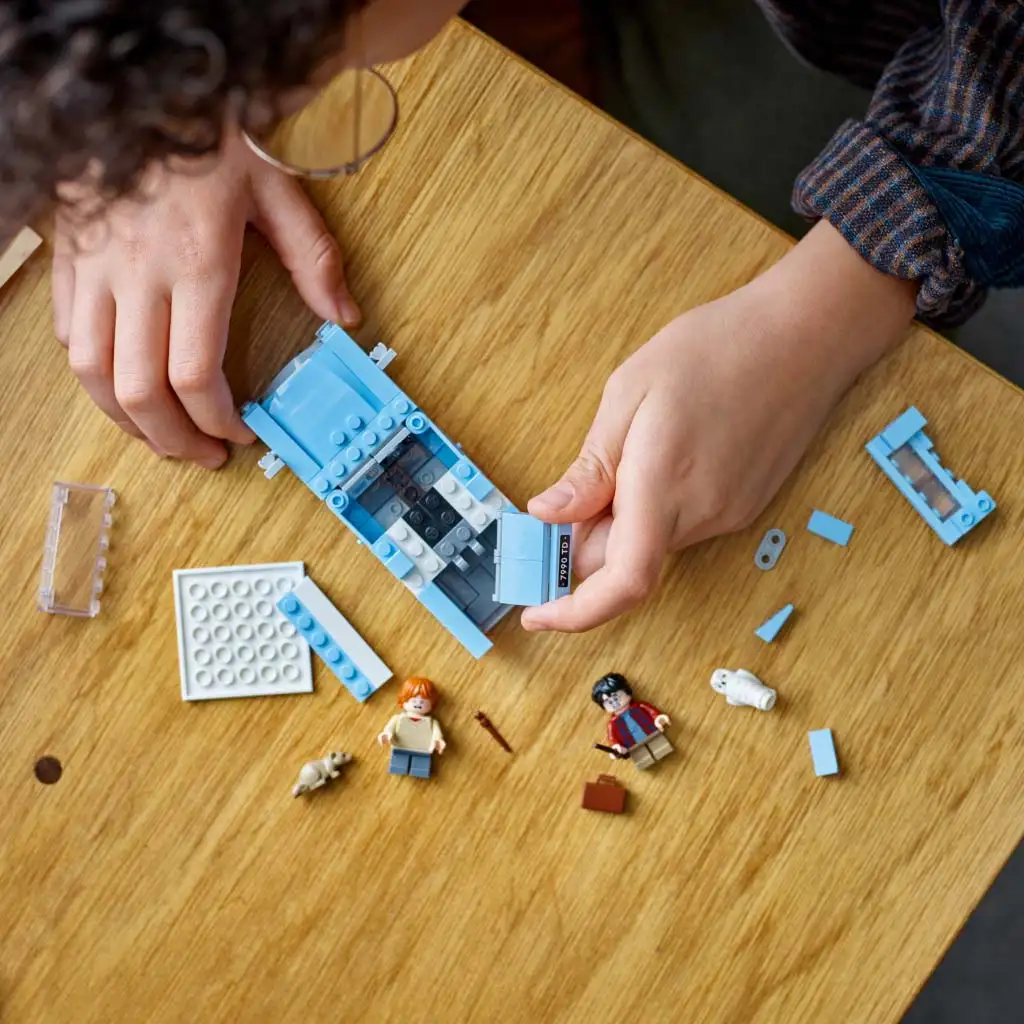 LEGO® Harry Potter™: A repülő Ford Anglia™ (76424) kép 3