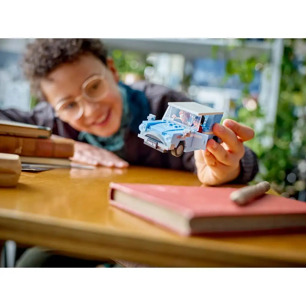 LEGO® Harry Potter™: A repülő Ford Anglia™ (76424) kép 4