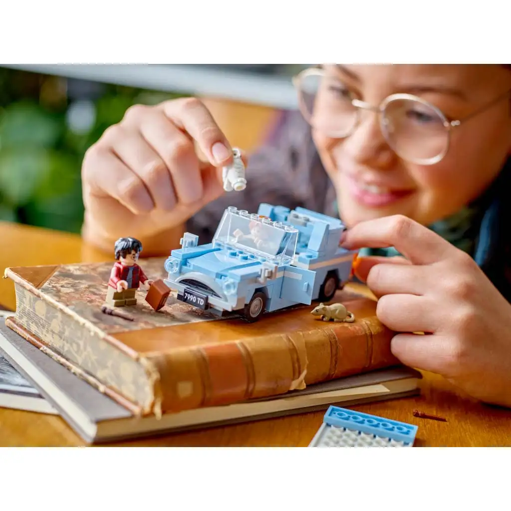 LEGO® Harry Potter™: A repülő Ford Anglia™ (76424) kép 5