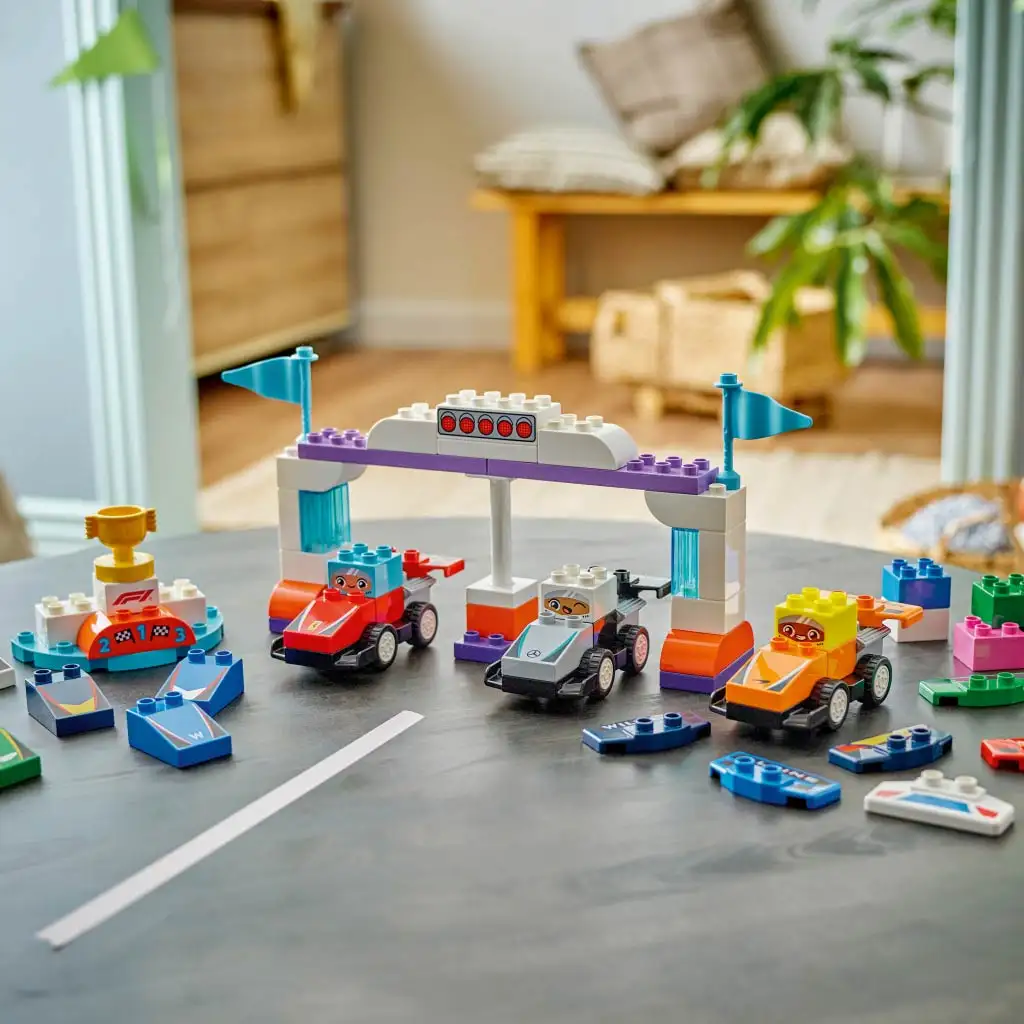 LEGO® DUPLO®: F1® versenyautók és pilóták (10445) kép 3