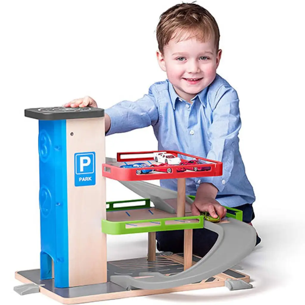 Fa parkolóház lifttel kép 2