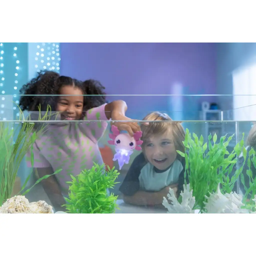 Let’s Glo Axolotl világító vízipajtás rózsaszín színben kép 3