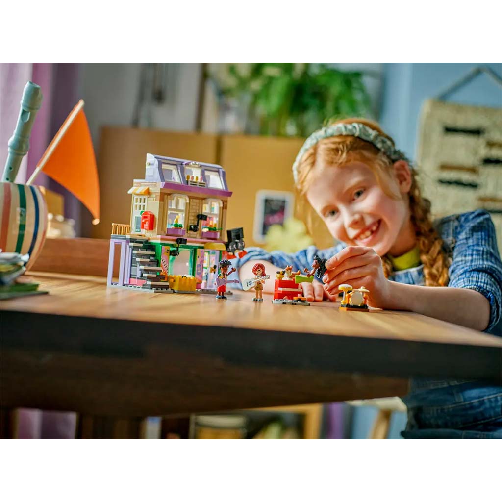 LEGO® Friends: Hangszerbolt és lakás (42653) kép 8