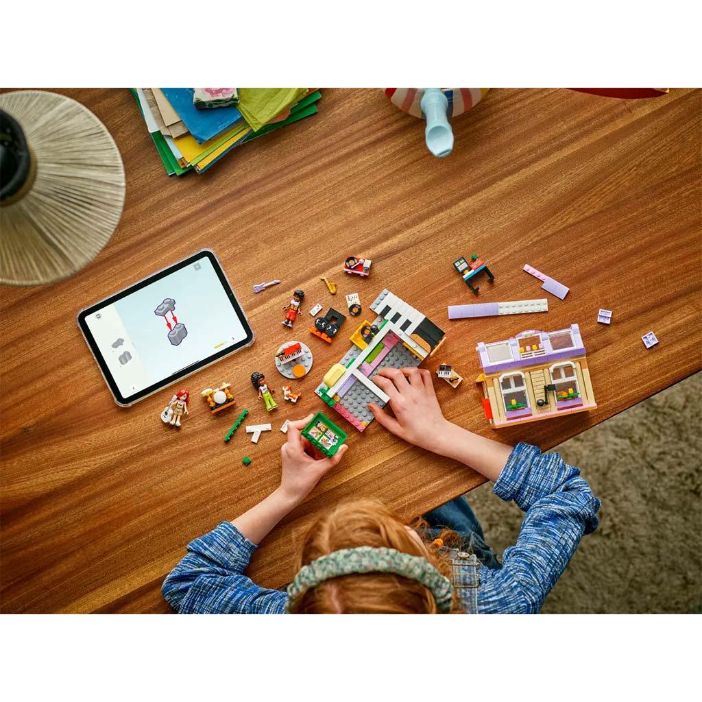 LEGO® Friends: Hangszerbolt és lakás (42653) kép 9