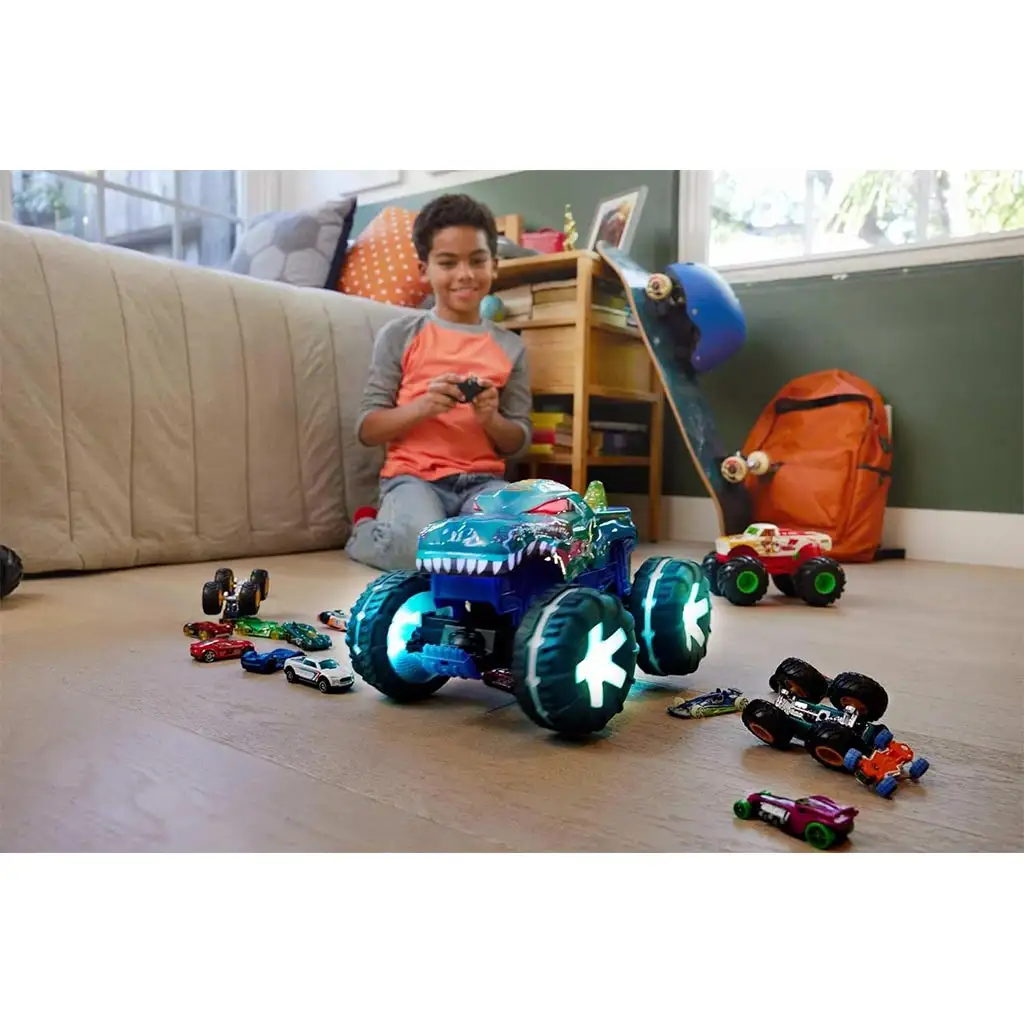 Hot Wheels Monster Trucks: Távirányítós interaktív Mega Wrex monster kisautó - Mattel kép 3
