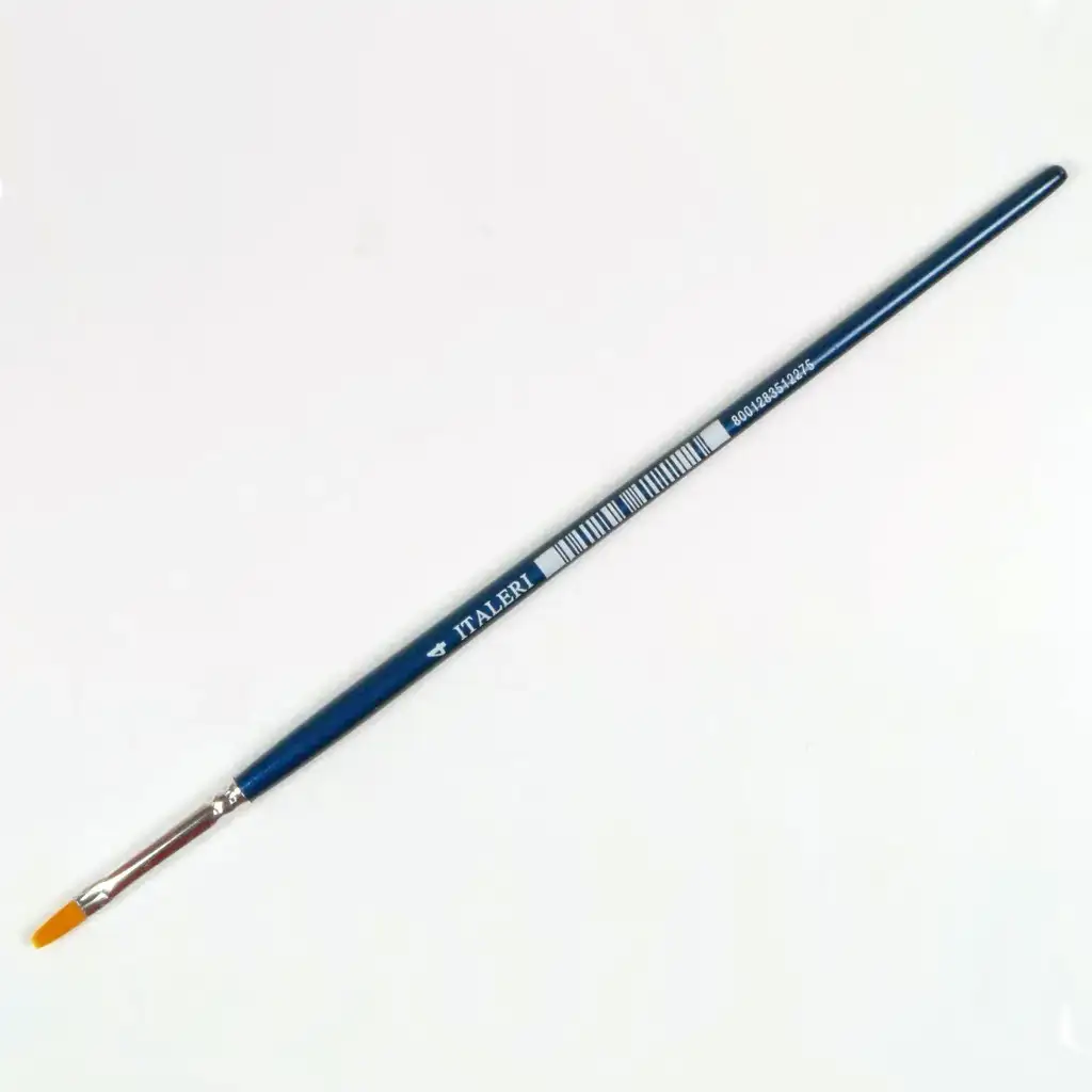 Italeri 4-es méretű lapos fejű szintetikus ecset 1db
