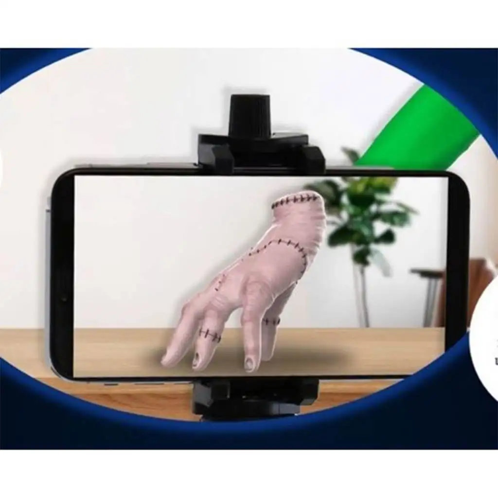 Wednesday: Izé, a kéz, élethű effektusokkal kép 2