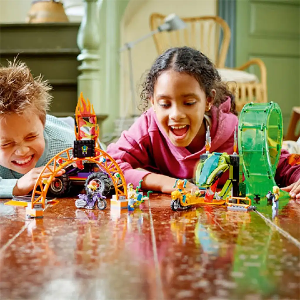 LEGO® City: Kaszkadőr aréna dupla hurokkal (60339) kép 6