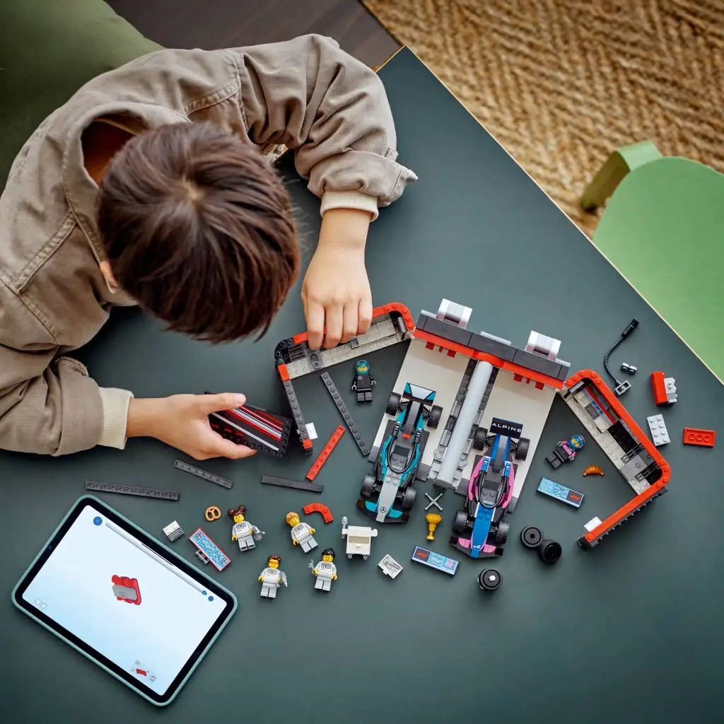 LEGO® City: F1®-es garázs, Mercedes-AMG és Alpine autók (60444) kép 4