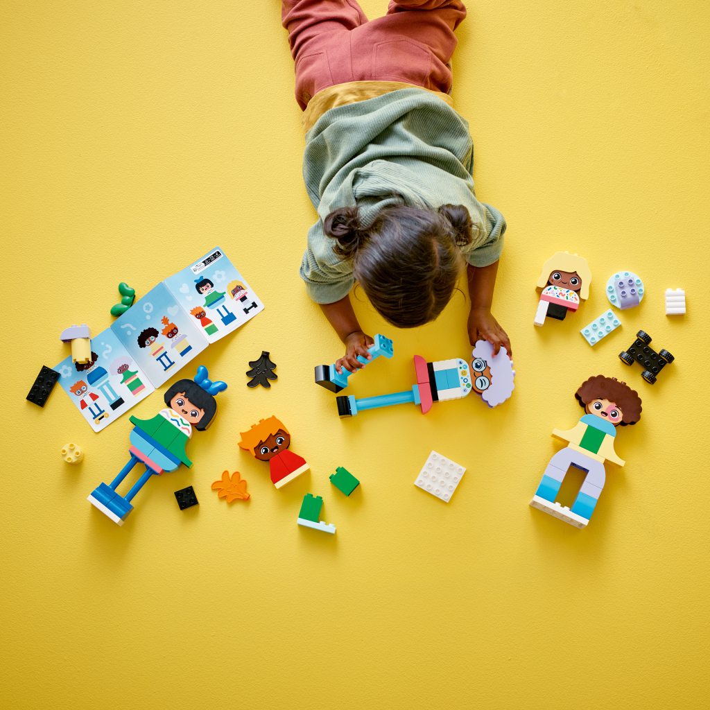 LEGO® DUPLO®: Megépíthető figurák különféle érzelmekkel kép 3