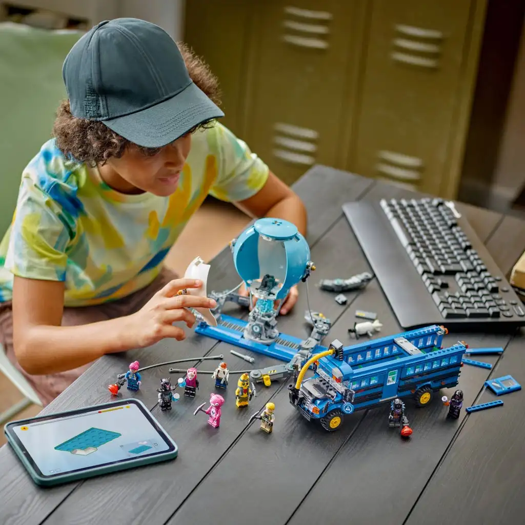 LEGO® Fortnite: Battle Bus (77073) kép 4