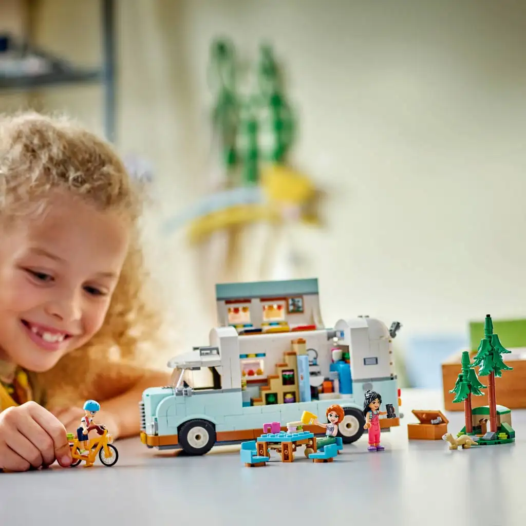 LEGO® Friends: Barátság lakóautós kaland (42663) kép 3