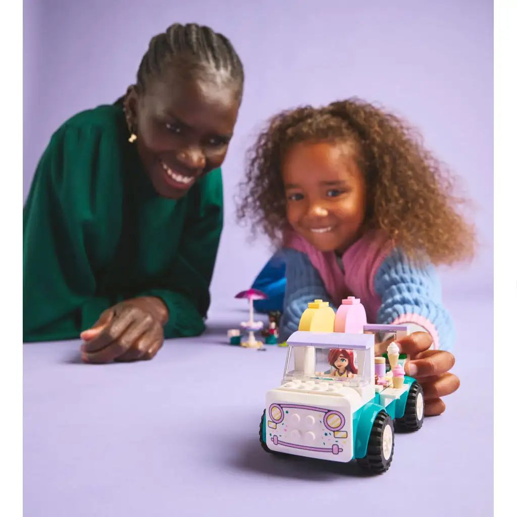 LEGO® Friends: Heartlake City fagylaltos kocsi (42644) kép 3